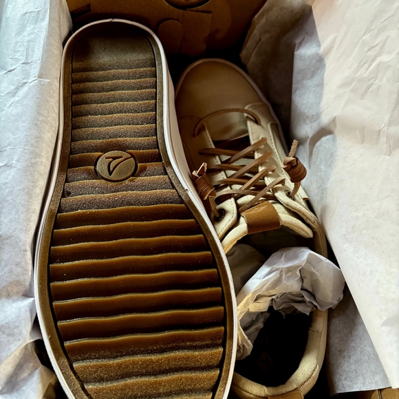 NWT Sperry Beige Canvas Sneakers with Leather Laces Size 9 - Picture 3 of 7
